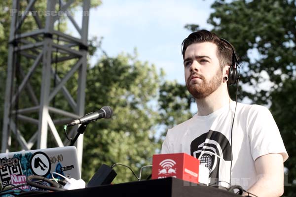 SPACE DIMENSION CONTROLLER - 2013-05-26 - PARIS - Parc de la Villette - 